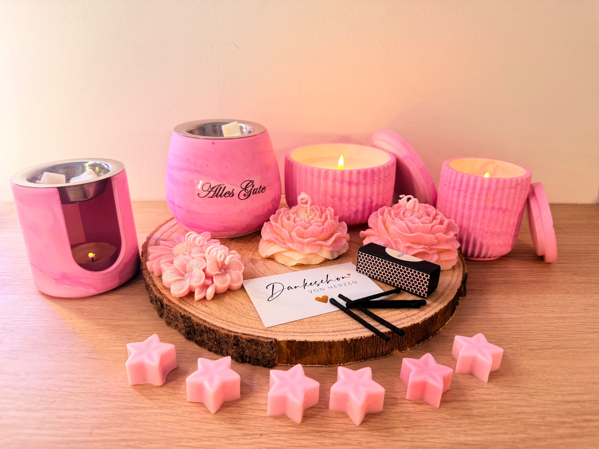 Premium Geschenkset für Firmenkunden mit Duftkerzen, Duftlampe und liebevoller Verpackung