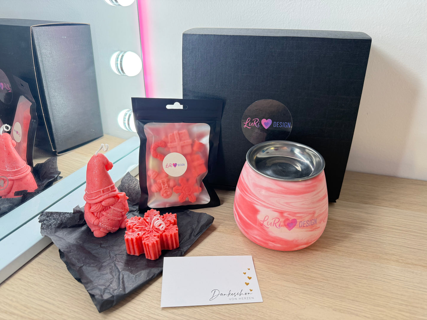 Weihnachtsgeschenkbox handgemacht mit Duftlampe, Kerzen und Duftmelts von LuRi Design