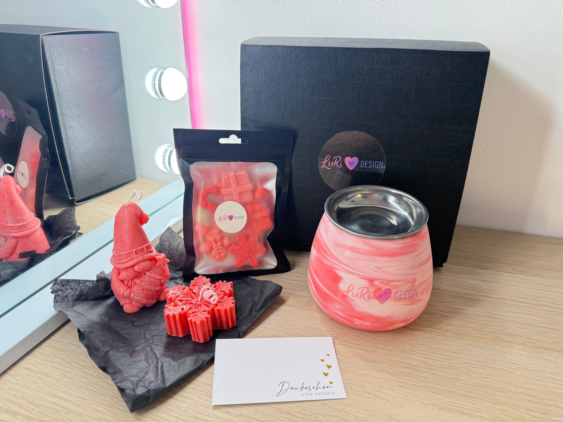 Weihnachtsgeschenkbox handgemacht mit Duftlampe, Kerzen und Duftmelts von LuRi Design