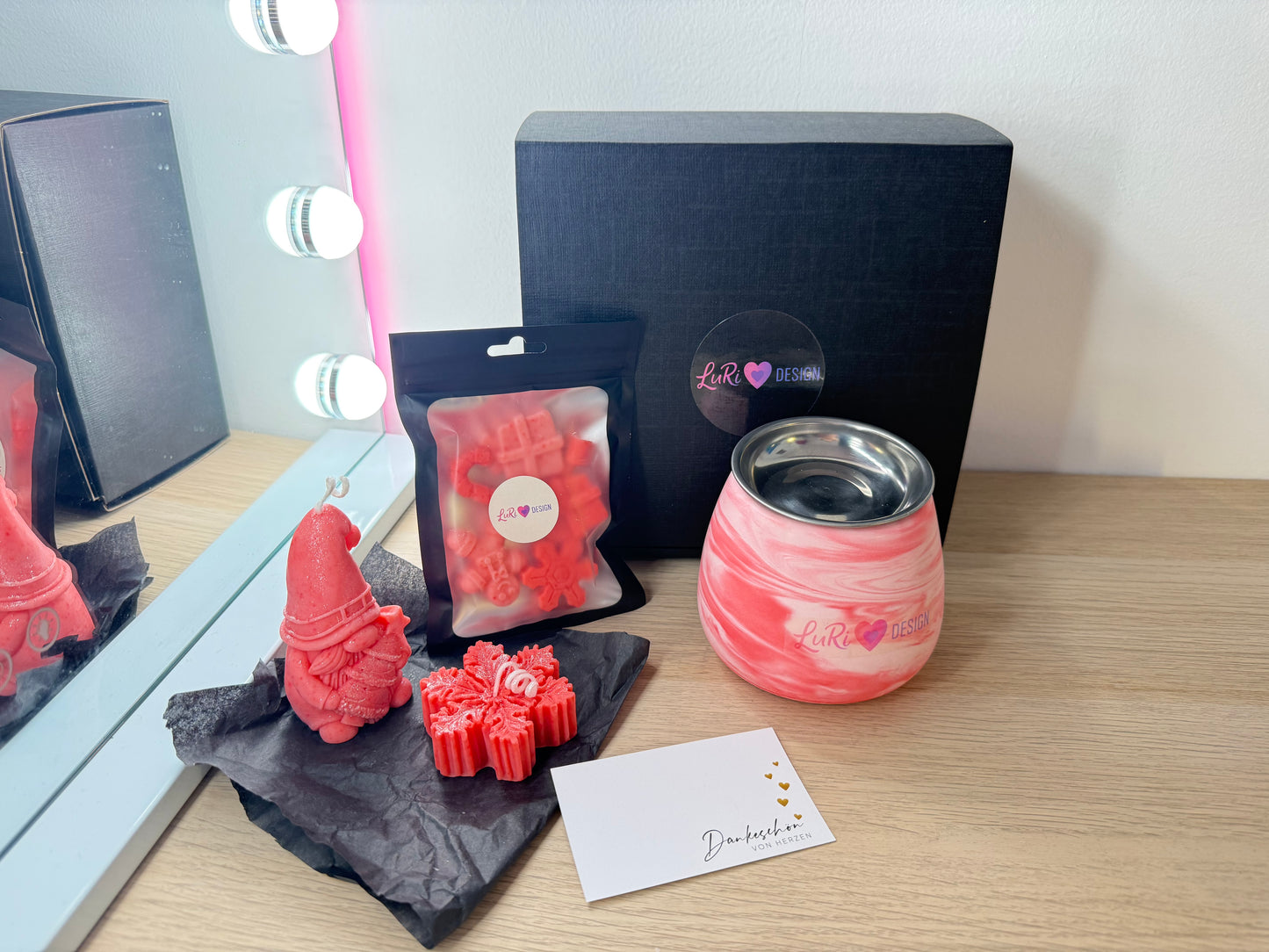 Handgegossene Weihnachtskerzen mit winterlichen Motiven – LuRi Design