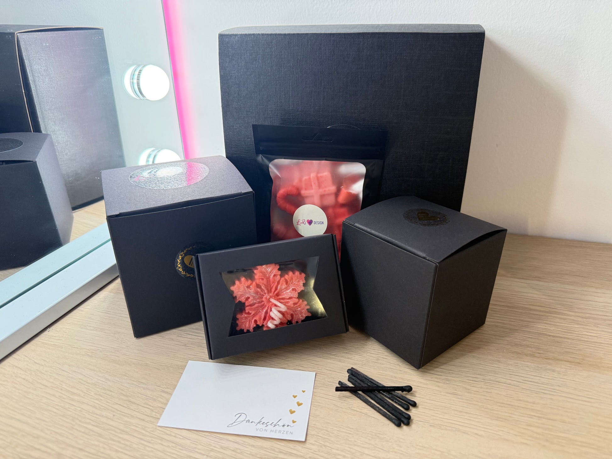 Weihnachtliche Duftlampe in Rosa marmoriert mit LuRi Design Logo – handgefertigt